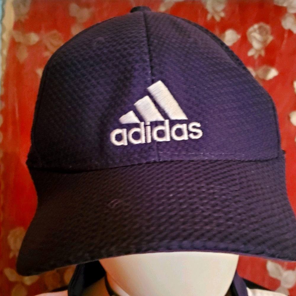 💙NWOT- Navy Blue Adidas Hat💙